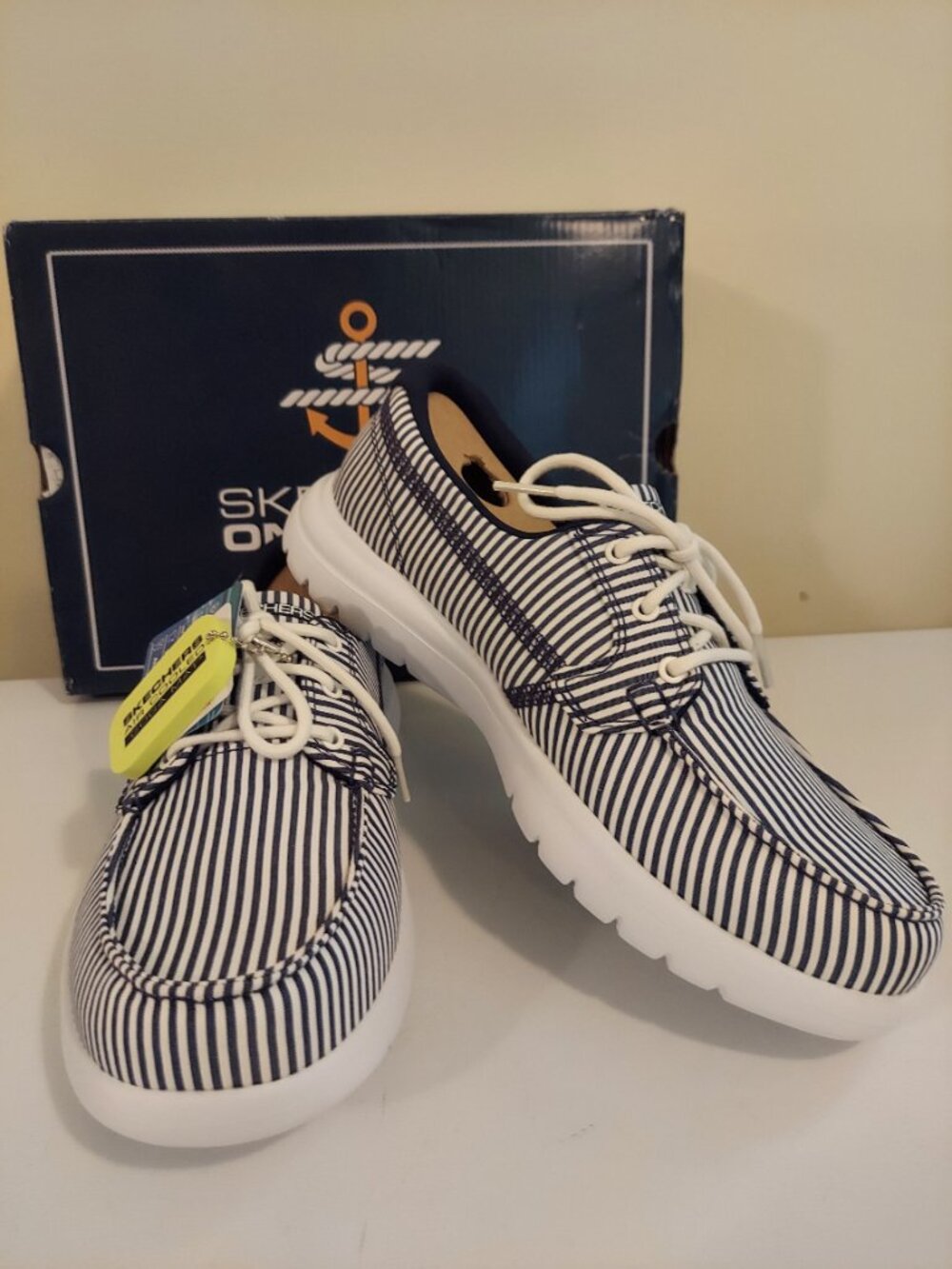 NWT Skechers Lighthouse Shoes Size 8